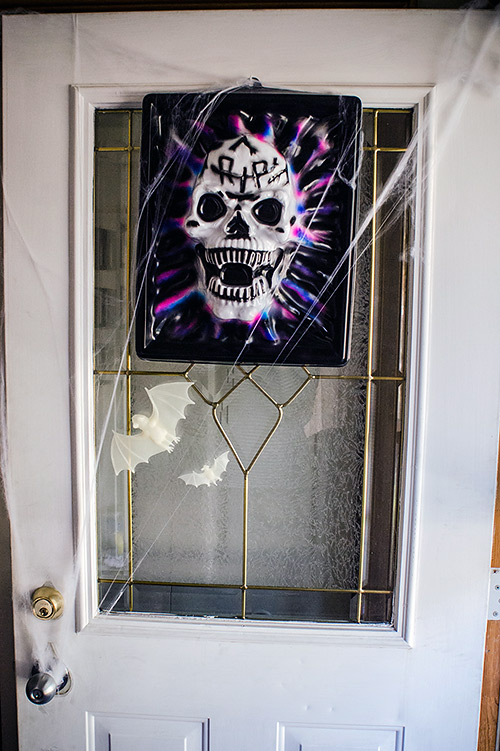 skull and bat door halloween